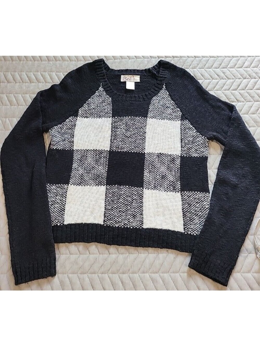 SO Junior Large Buffalo Plaid Sweater Black White Checkered Long Sleeve Knit Top - Picture 7 of 10